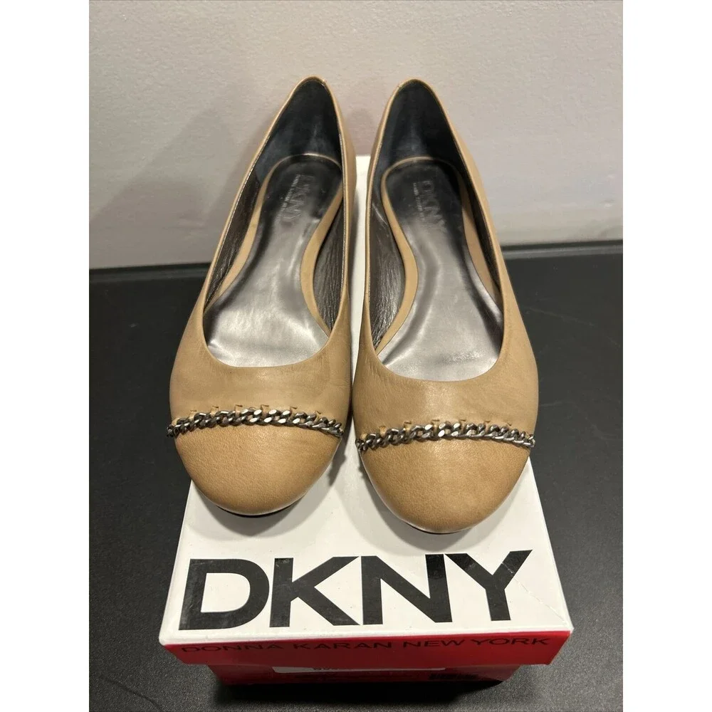 DKNY flats Taupe beige tan size 8.5 With Box